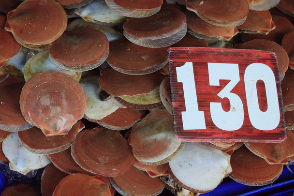 frische Muscheln auf dem Markt - Foto, Bild