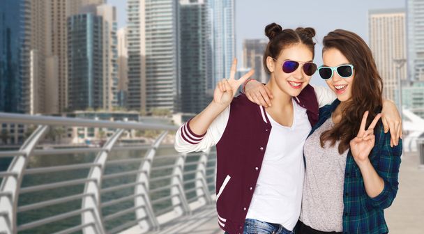 smiling teenage girls in sunglasses showing peace - Fotó, kép