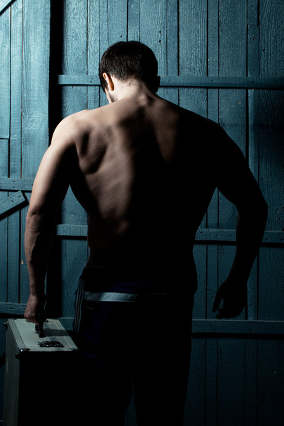 Muscular man with suitcase - Zdjęcie, obraz