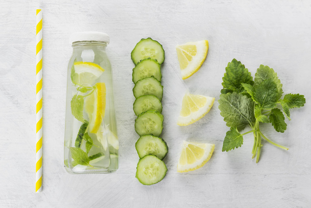 Lemonade with cucumber, lemon and mint on a white background - Foto, afbeelding