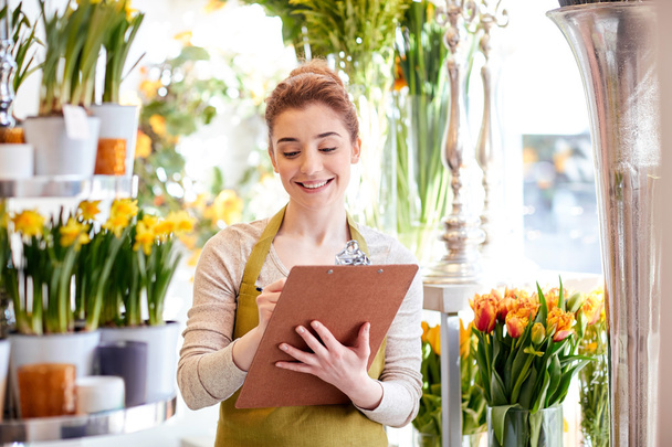 florist woman with clipboard at flower shop - Zdjęcie, obraz