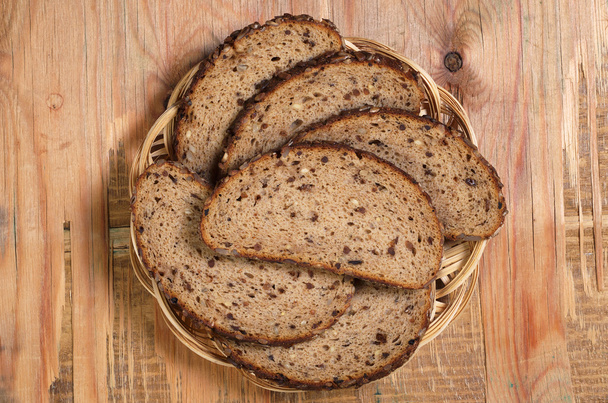 Pane con semi in piatto
 - Foto, immagini