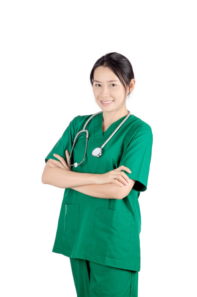 Souriant asiatique femme médecin avec stéthoscope isolé sur fond blanc
 - Photo, image