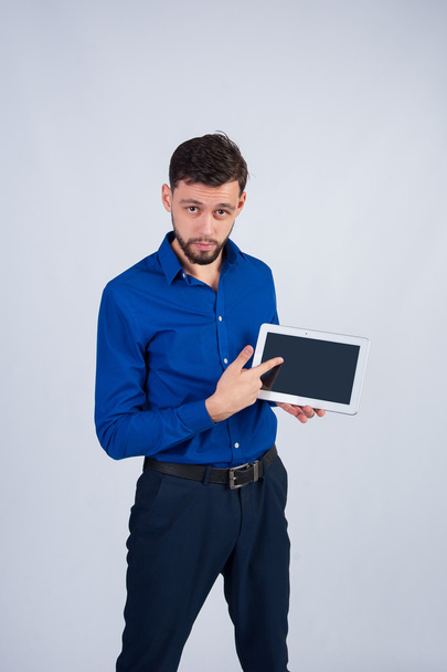 Unshaven man showing tablet screen - Photo, image