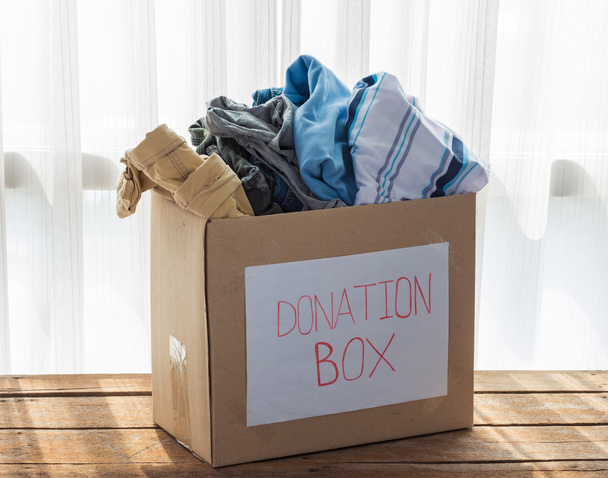 Caja de donación de ropa
 - Foto, imagen
