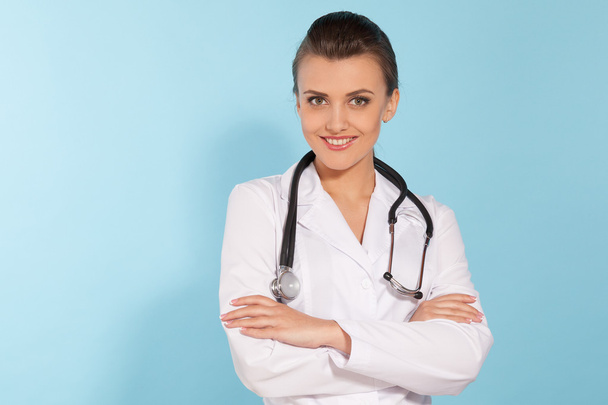 meisje arts met een stethoscoop - Foto, afbeelding