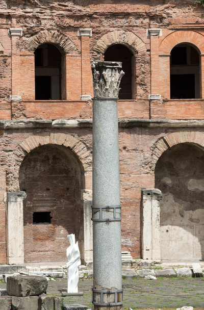 De ruïnes van de markt van Trajanus (Mercati di Traiano) in Rome. Italië - Foto, afbeelding
