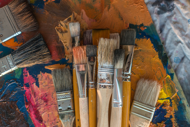 Eski paleti fırça koleksiyonu  - Fotoğraf, Görsel