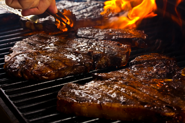 vynikající barbequed steaky - Fotografie, Obrázek