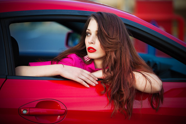 Женщина в машине
 - Фото, изображение