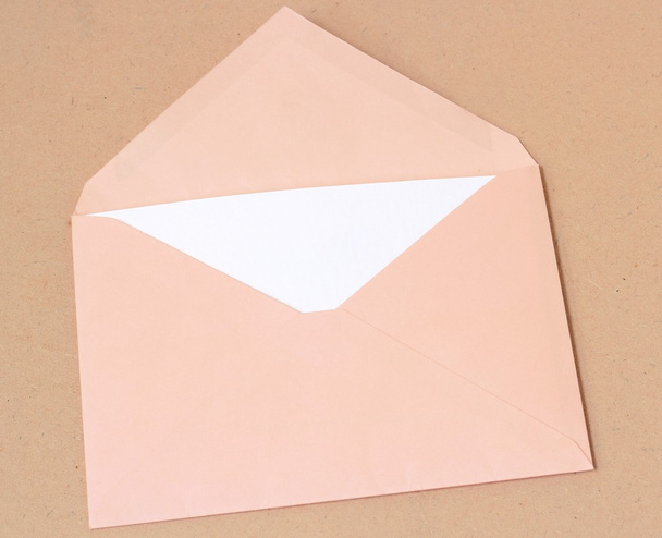 Enveloppe ouverte avec papier
 - Photo, image