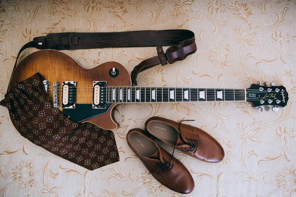 Men's brown leather shoes and guitar - Photo, Image