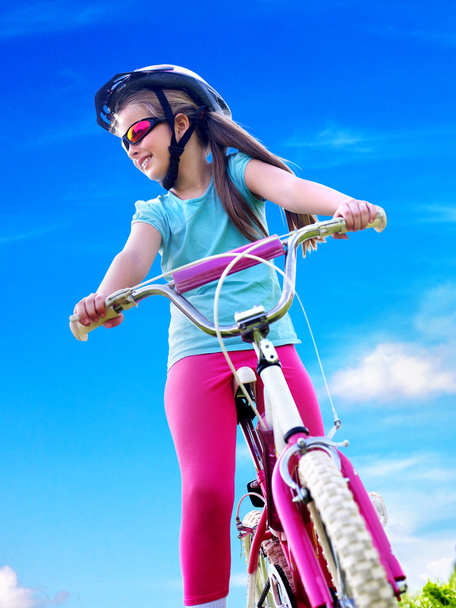 Motosiklet kask sürmek Bisiklet giyen kız Bisiklete binme. - Fotoğraf, Görsel