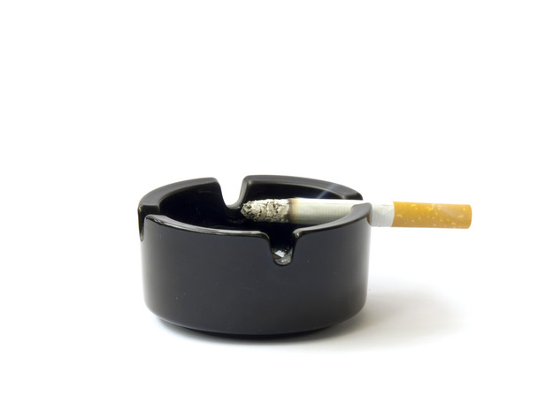 Sigara ve kül tablası - Fotoğraf, Görsel