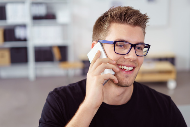 Smiling businessman taking a call on his mobile - Φωτογραφία, εικόνα