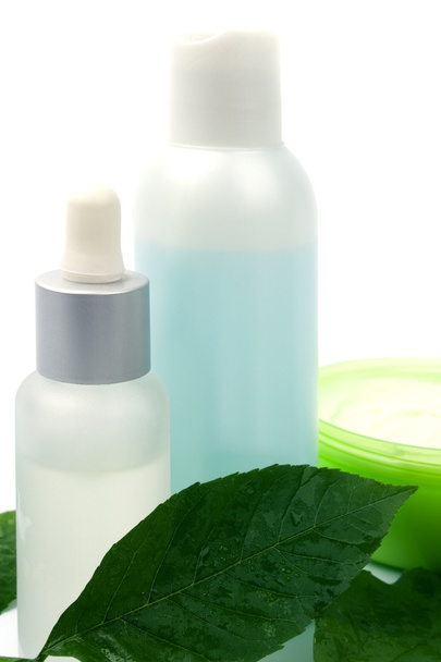 Cosmetic products with green leaf - Foto, Bild