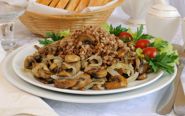 Mingau de trigo mourisco com cogumelos - Foto, Imagem