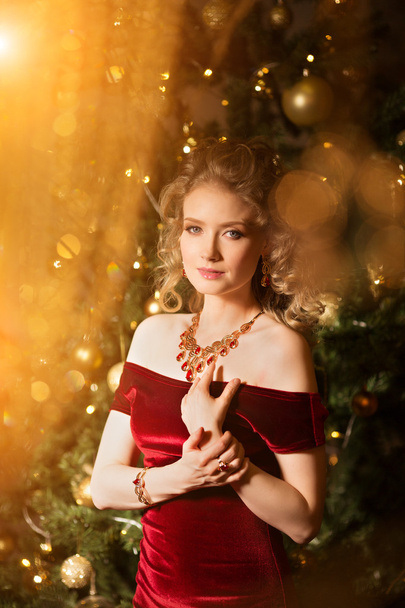Christmas party, winter holidays woman with gift box. New year girl. christmas tree in interior background.  - Fotoğraf, Görsel