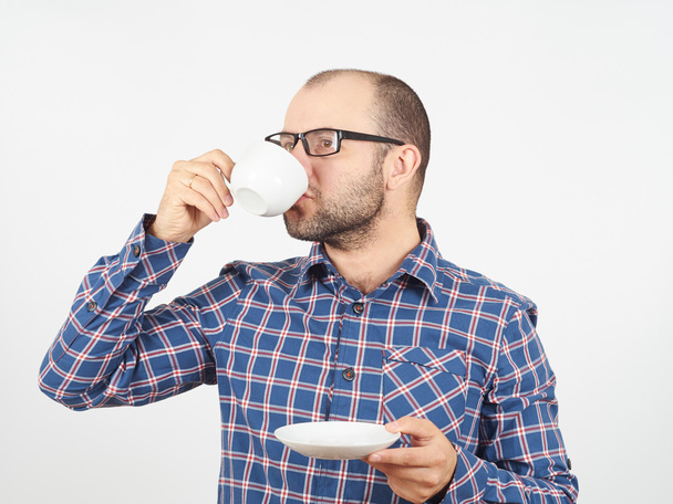 Caucasian man drinking coffee - Фото, зображення