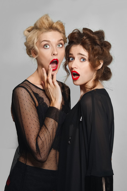 Two extremely surprised girls - Fotografie, Obrázek