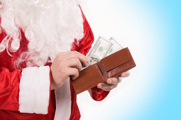Les mains du Père Noël avec portefeuille tout en comptant l'argent
 - Photo, image