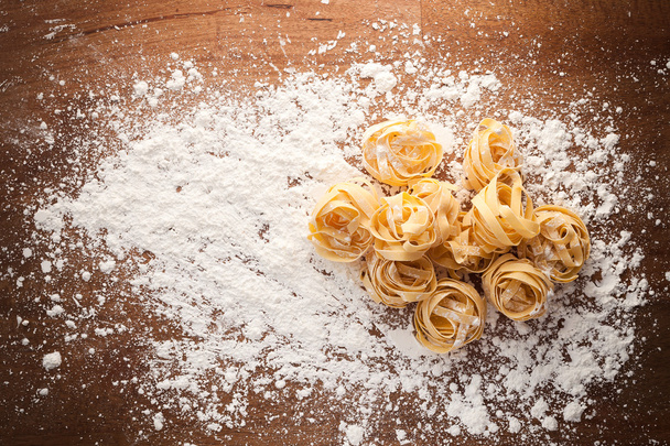フェトチーネのパスタ イタリア料理静物素朴な - 写真・画像