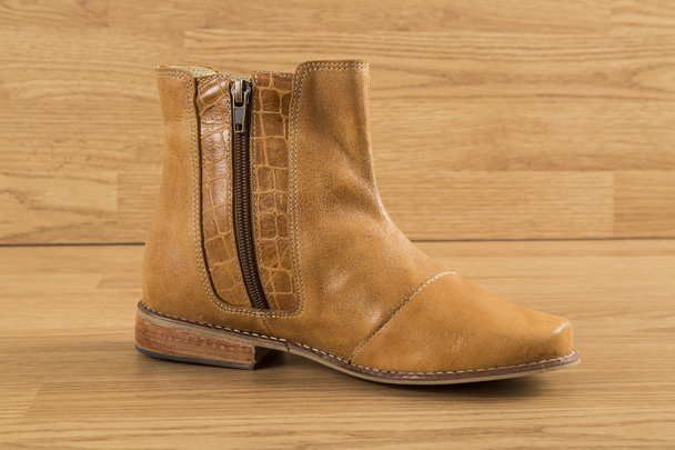 botas de cuero marrón mujeres de doble textura
 - Foto, Imagen