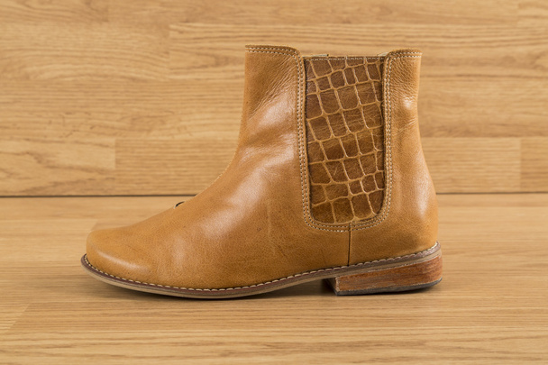 hnědé kožené boty ženy duální textury - Fotografie, Obrázek