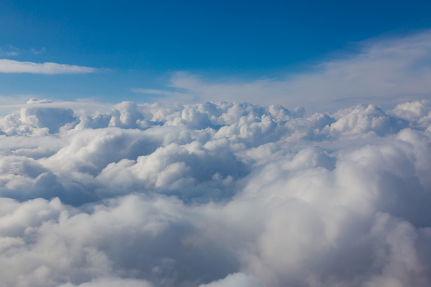 chmura z błękitnym niebem - Zdjęcie, obraz