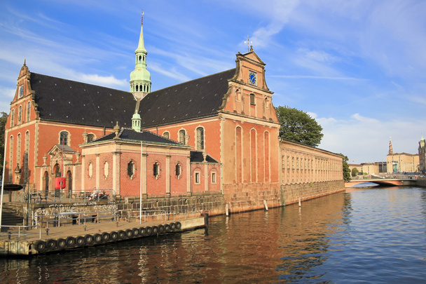 Плотная архитектура Копенгагенского городского канала
 - Фото, изображение