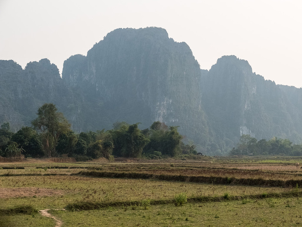 die landschaft von vang viang, laos. - Foto, Bild
