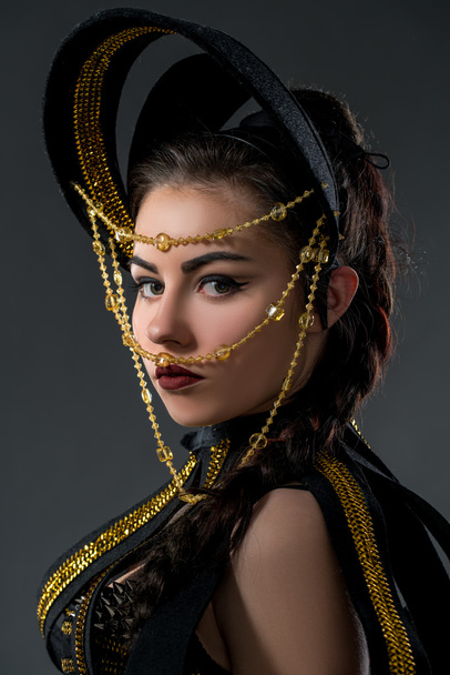 Portrait of pretty dancer in headdress with beads - Фото, зображення