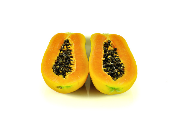 papaja z bliska na białym tle na białym tle - Zdjęcie, obraz