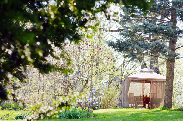 Bower arbour yazlık mobilya. bahçede dinlenmek - Fotoğraf, Görsel