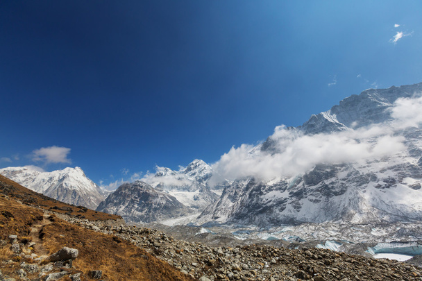 Montañas escénicas en la región de Kanchenjunga
 - Foto, Imagen