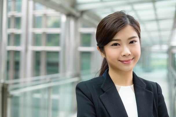 mladá asijská podnikatelka v obleku - Fotografie, Obrázek