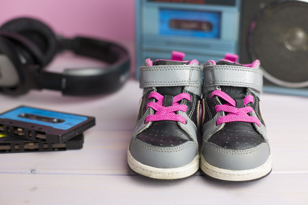 kleine kind sneakers schoenen - Foto, afbeelding