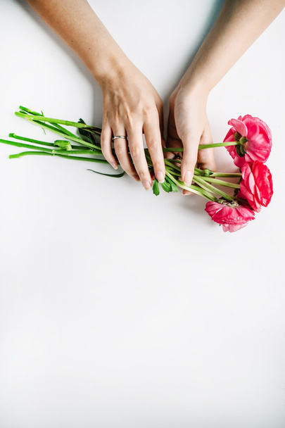 bouquet de ranunculus rouge ou de roses
 - Photo, image