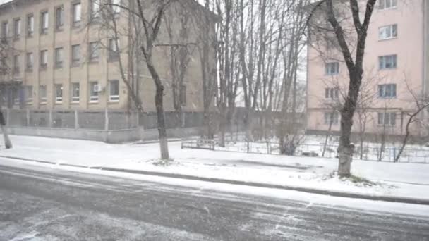 Χιονίζει στην πόλη - Πλάνα, βίντεο