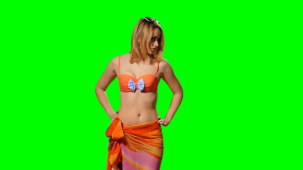 Girl posing in a swimsuit - Materiał filmowy, wideo