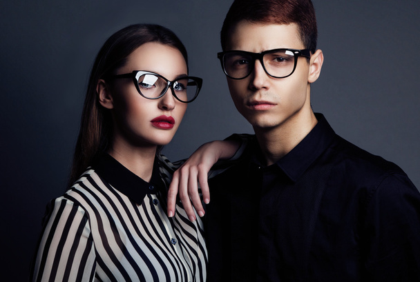 Fashion models couple wearing sunglasses. Sexy woman and handsom - Foto, Imagem