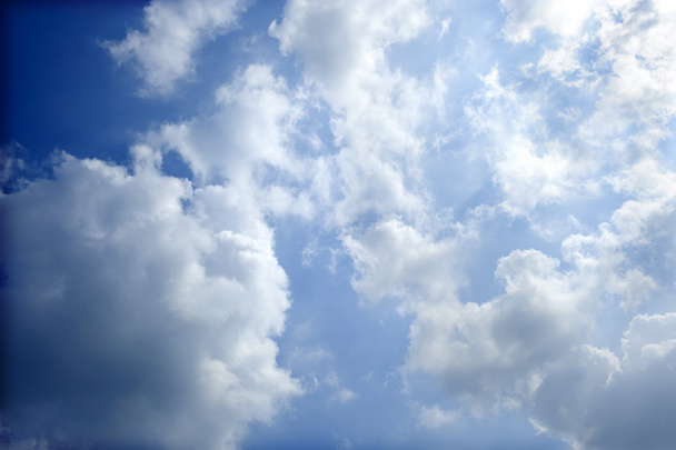 Capa de nube y cielo azul
 - Foto, Imagen