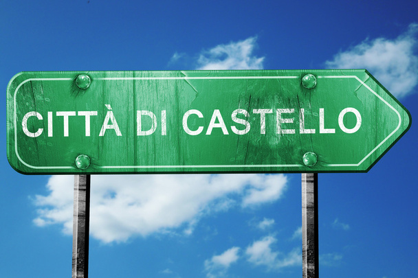 Citta di castello road sign, vintage green with clouds backgroun - Φωτογραφία, εικόνα