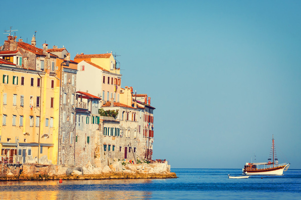 Prohlédni si na staré město Rovinj, Istrie, Chorvatsko. Retro vzhled - Fotografie, Obrázek