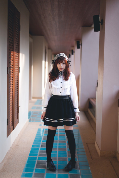 Urocza dziewczyna Azji w stroju japoński pokojówka - Zdjęcie, obraz