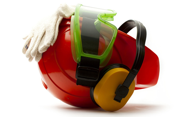 Красный защитный шлем с наушниками, очками и перчатками
 - Фото, изображение