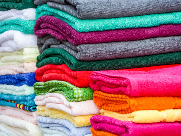 tienen toallas en muchos tamaños, estilos y colores
 - Foto, Imagen