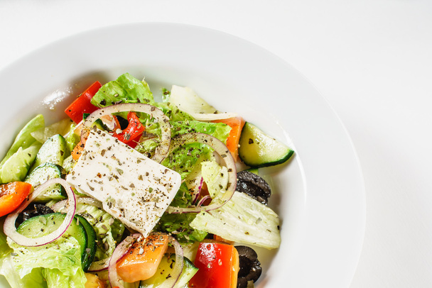 greek salad on plate  - Fotoğraf, Görsel