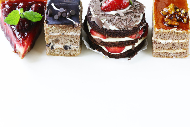 Wybór deserów, ciast i ciastek na białym tle  - Zdjęcie, obraz