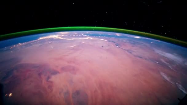 näkymä maapallolla avaruudesta
 - Materiaali, video